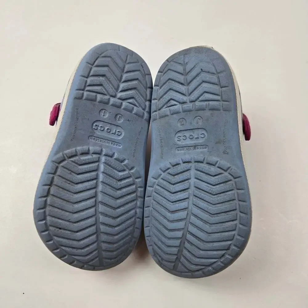 Crocs Kids  Pink floral clog water shoes  size J1
